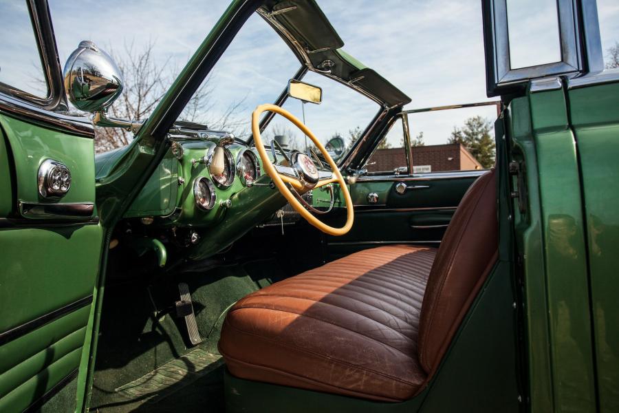 Интерьер Frazer Manhattan Convertible Sedan (F5162) 1951 года  (фото 33 из 39)